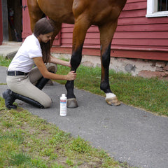 Absorbine Bigeloil Liniment Gel menthol scent enhances refreshing massage during use.