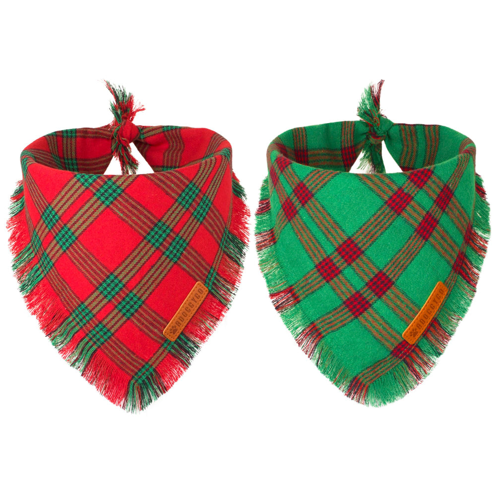ADOGGYGO Christmas bandana with tassels in red plaid for a festive look.