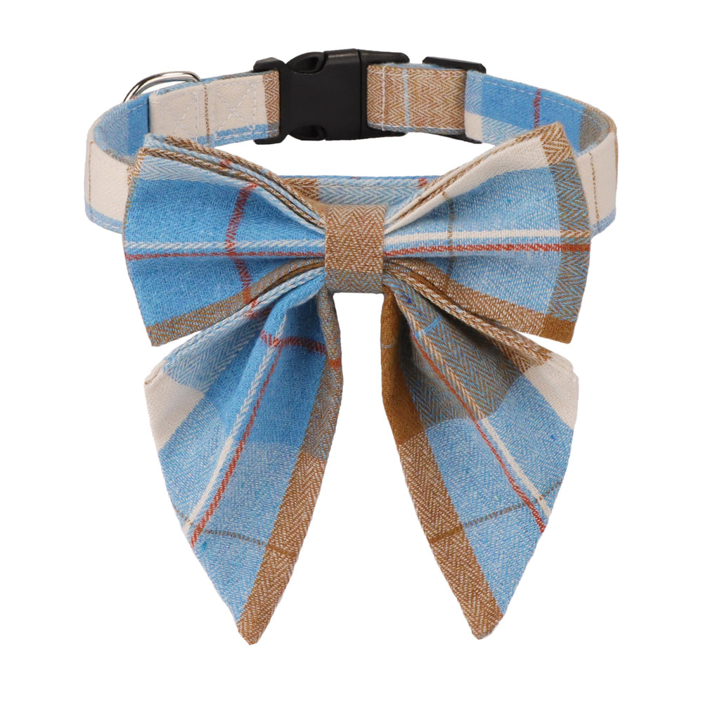 ADOGGYGO collar a cuadros azul cafe con lazo, ideal para paseos diarios y sesiones de fotos.
