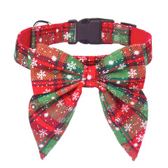 ADOGGYGO collar navidad con moño rojo, ideal para lucir festivo en el perro.