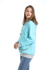ALYC Cat Dog Carrier Hoodie model wear demonstrates a hands-free design for outdoor adventures