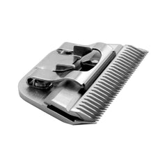 Artero Wide Blade 30 ceramic durability highlights heat resistance during lengthy grooming sessions.