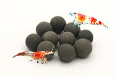 Awesome Aquatic betta tank with mineral balls highlighting stress reduction and color-friendly water