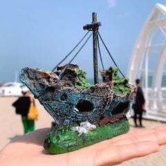 AWXZOM resin sunken shipwreck emphasizes detailed texture and tank scenery.
