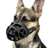 BARKLESS dog muzzle basket design; enables safe walks with full-mouth coverage.