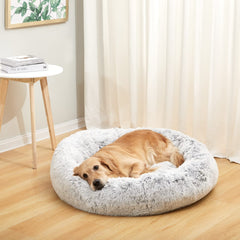 Bedfolks Donut Bed close-up, plush faux fur for warm, comforting naps.