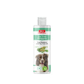 Bio PetActive Tea Tree Oil Dog Shampoo bottle highlights moisturizing formula.