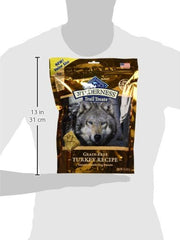 Blue Buffalo Wilderness Trail Treats crunchy texture biscuit emphasizing satisfying chew for dogs