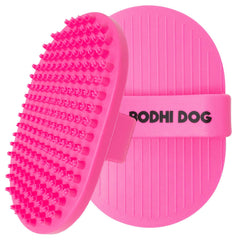 Bodhi Dog close-up of soft rubber tips ready to lift fur without tugging.