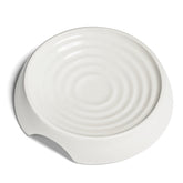 CatGuru whisker-friendly shallow design bowl improves meal ease with less whisker contact