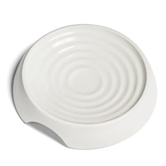 CatGuru whisker-friendly shallow design bowl improves meal ease with less whisker contact