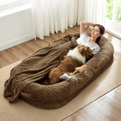 ChiXnuggle Cama Humana para Perro XXL, vista general, descanso compartido.