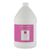 Chris Christensen SmartWash50 bottle application demonstrates quick-dispense formula for efficient grooming