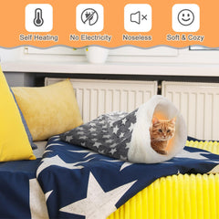 Clysee self-heating bag entry opening demonstrates easy access for pets