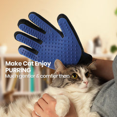DELOMO Pet Hair Remover Glove in-use cat fur close-up—stimulates coat shine