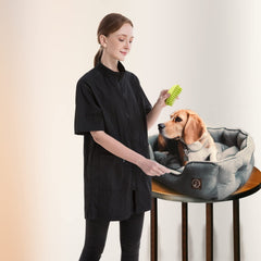 DHXYZZB grooming smock anti-static finish reduces hair cling during grooming.