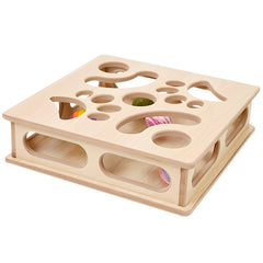 DI BI GRAMAS cat box puzzle top-view scene encouraging curious play and mental stimulation.