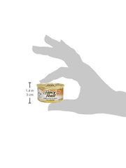 Fancy Feast-wet-cat-food-gravy-closeup captures rich gravy texture and mealtime appeal