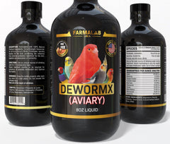 Farmalab Natural Dewormer dosing-spoon demonstrates precise administration for poultry.