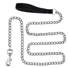 Filhome heavy-duty swivel clip leash in action with secure attachment for large dogs