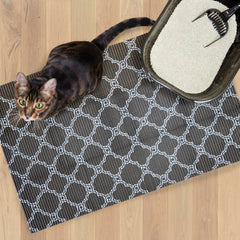 Fresh Kitty mat traps litter from box around the litter area for tidier floors