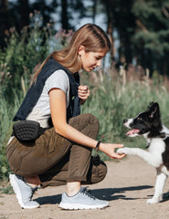 Gobeigo pouch capacity of 1.67 cups for dry or wet treats.