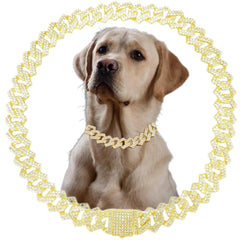 Goetltsch Glod diamond dog collar closeup showing zirconia sparkle for stylish wear.