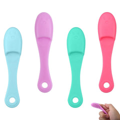 Gosknor cat chin brush pink close-up with soft silicone bristles for gentle cleaning