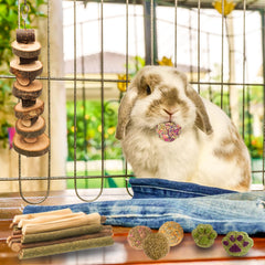 Grddaef-grass-cake-pieces highlight nutritious hay treats for small pets.