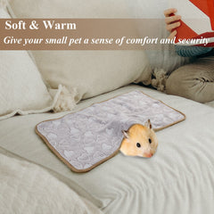 Close-up of soft Grddaef fleece fabric highlighting warmth and durability.
