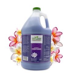 GreenGroom bottle label closeup highlights all-natural formula for a gentle, effective pet wash.