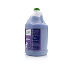 GreenGroom bottle pour demonstrates easy dilution for economical grooming.