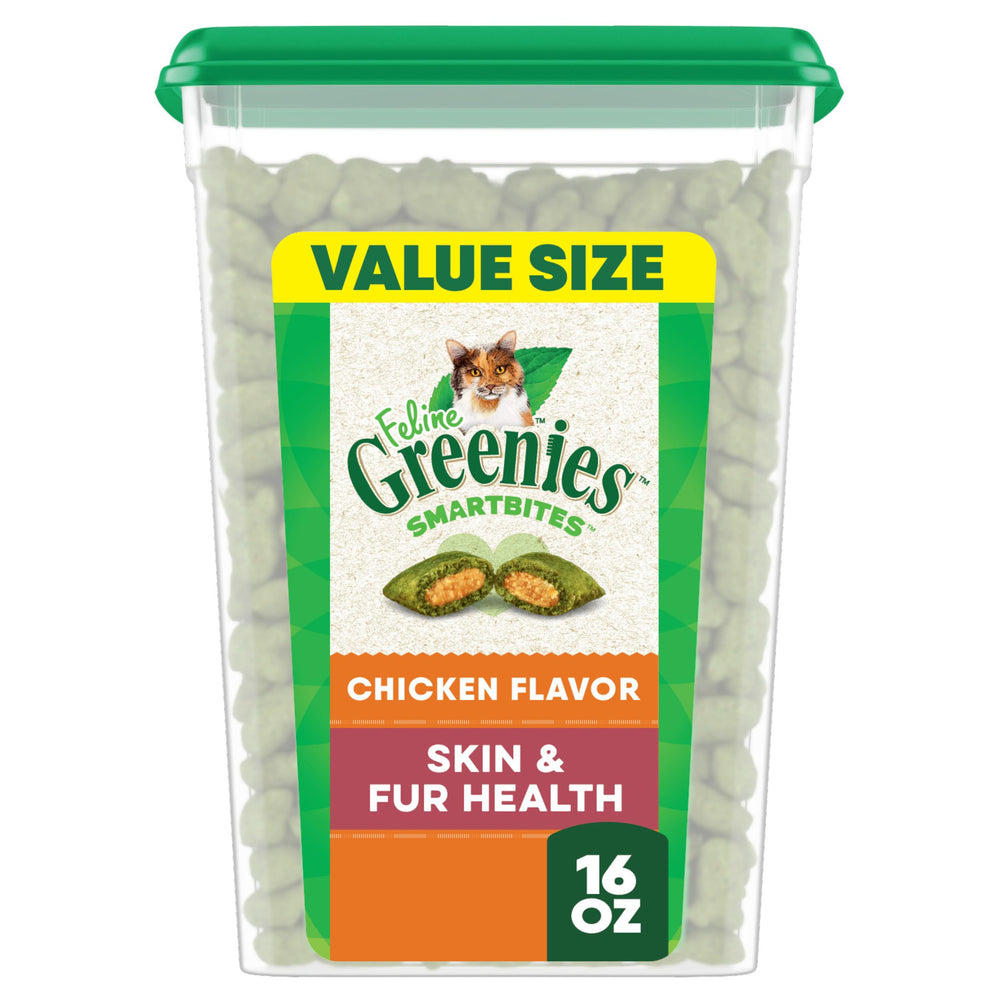 Greenies Feline Smartbites packaging tub—resealable for easy portion control and freshness.