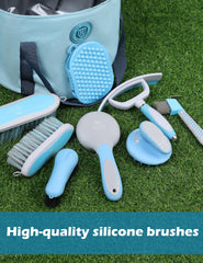 Harrison Howard coarse curry lifts dirt safely during grooming for a thorough clean.