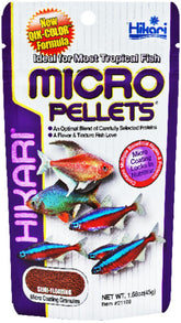 Hikari Tropical Micro Pellets granulos multicolores atraen a los peces.