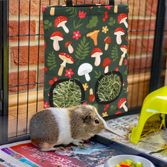 JarThenaAMCS space-saving wall-mounted design keeps cages tidy.