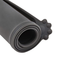 Juqiboom pet mat edge-tilt design shows spills collected for clean floors.