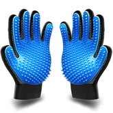 KENNELS & KATS grooming gloves close-up showing 260 tips for gentle detangling and shine.