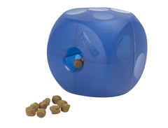 Kruuse Buster Soft Cube Mini Blue demonstrates slow treat dispensing for small dogs, promoting mental engagement.
