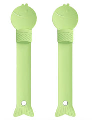Lonsenbao cat spoon green side view demonstrates spill-free feeding for wet snacks.