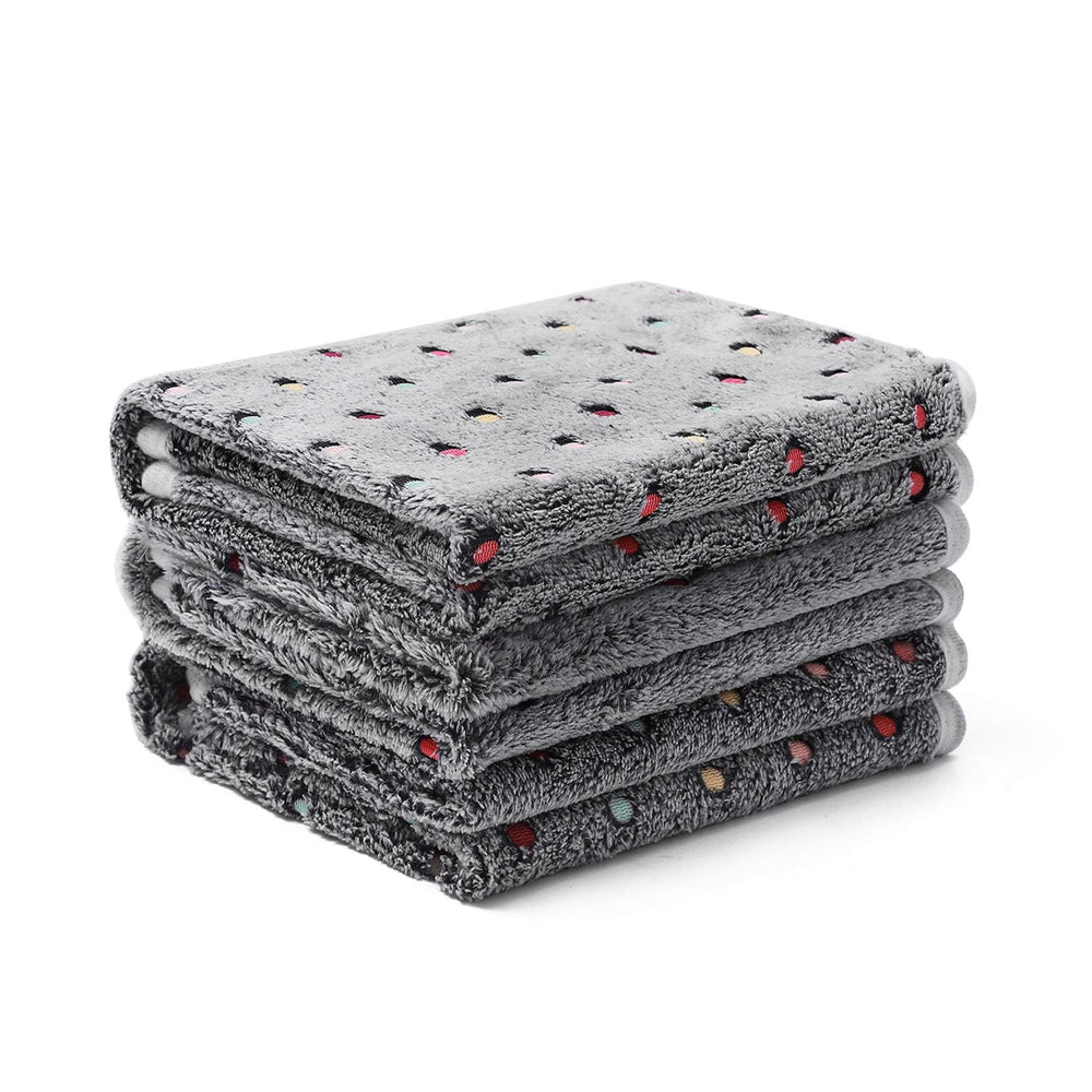 Luciphia 1pack-3-blankets-dots-grey-closeup highlights ultra-soft coral velvet for cozy pets.