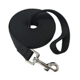 MANDAO nylon training leash 20ft clip demonstrates secure attachment for confident canine recalls.