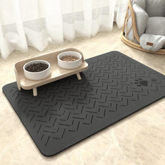 MontVoo absorbent feeding mat with quick-dry action for mess-free meals.