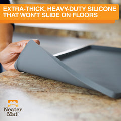 Neater Mat anti-slip bottom prevents bowls from sliding.