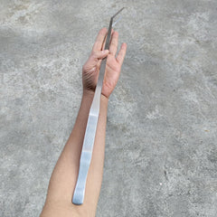 OAIDVEUY extra-long 18.7-inch feeding tongs provide safe distance for reptile feeding.