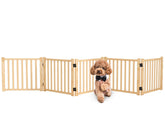 Oapety puerta para perros en interior, enfoque en madera natural y seguridad para el hogar.