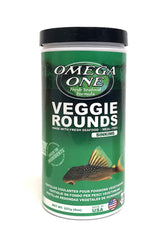 Omega One Veggie Rounds en bote de 8 oz con bolitas de 14 mm para alimentación diaria.