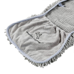 Patas Lague towel with hand pockets provides secure grip during drying