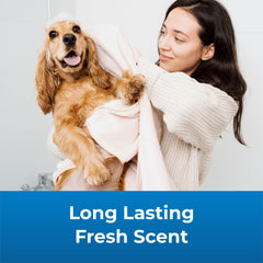 PetAg Fresh ’n Clean 2-N-1 on wet dog coat highlighting moisture lock.