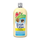 PetAg Fresh ’n Clean shampoo bottle showing oatmeal and baking soda for gentle cleansing.